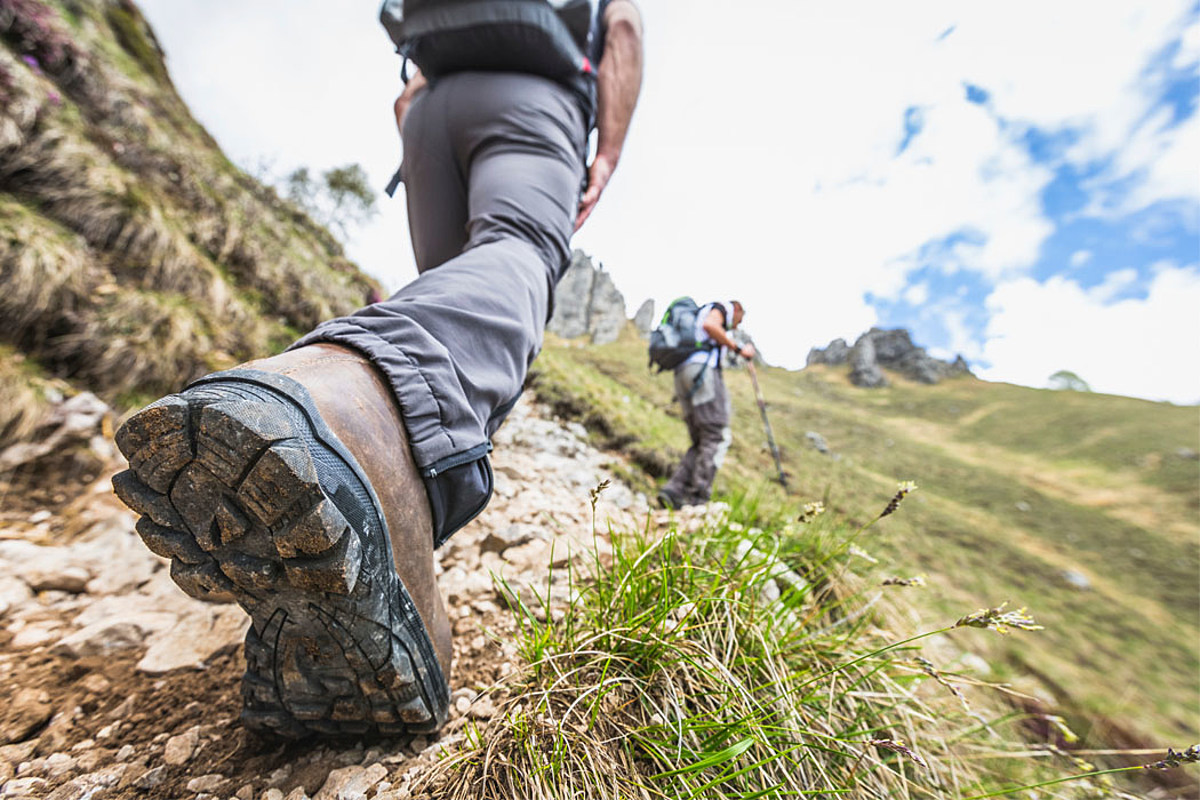 walking shoes for underpronation