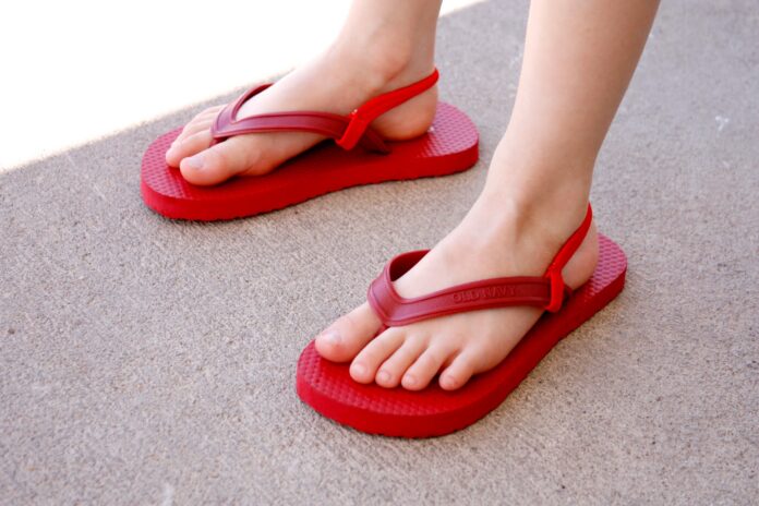 adjustable slippers for swollen feet